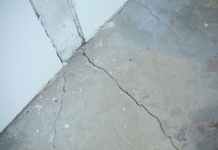 Cracks in the floor of Milwaukee, WI home during a dry season